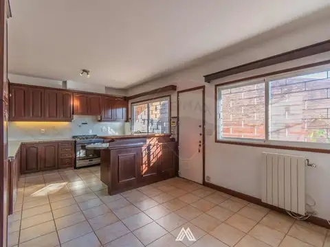 Casa 7 ambientes con 6 baños