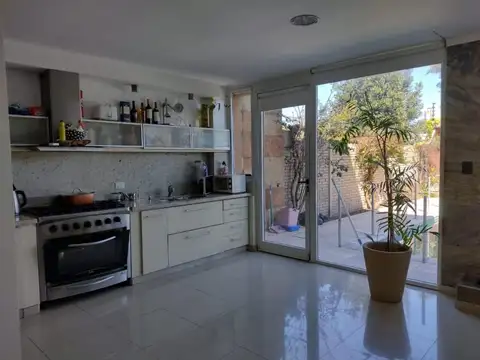 Casa en Venta con 5 cocheras
