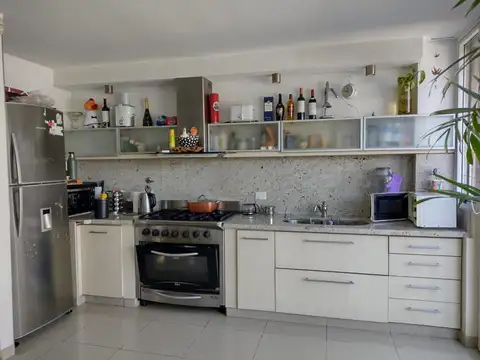 Casa 5 ambientes con 3 baños