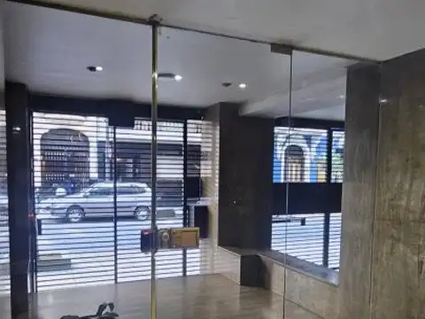 Thames al 2400 , Piso 2