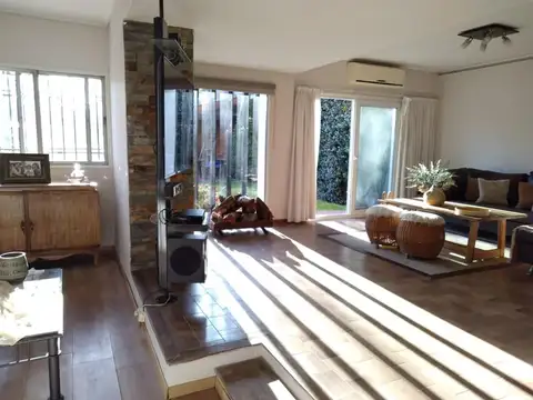 Casa 5 ambientes con 3 baños