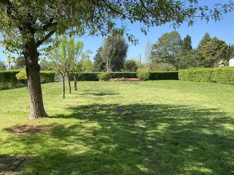 NOE. Venta Lote de 1700m2 con mejoras. Parque Sakura. Exaltación de la Cruz