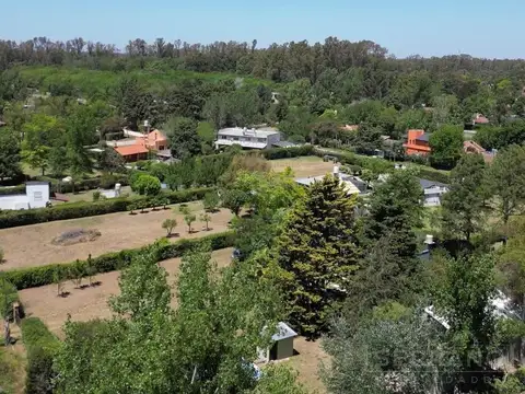 Venta Lote con mejoras. Parque Sakura, Exaltacion de la Cruz.