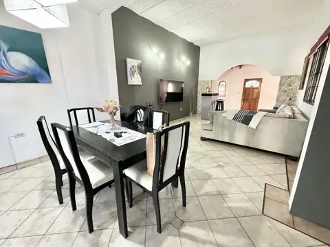 Impecable chalet 4 ambientes. Castelar sur