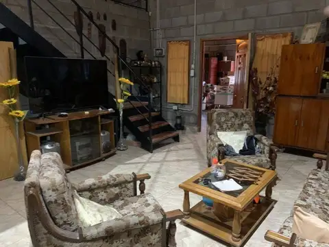 Casa 4 ambientes con 2 baños