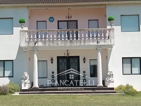 Casa en Venta con 4 cocheras