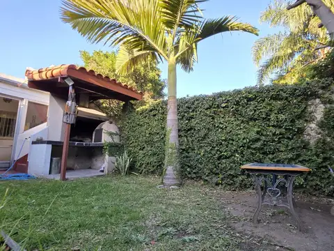 Casa en Villa Ballester - Venta - Geodesia - Tres Ambientes - Jardín Parrilla.