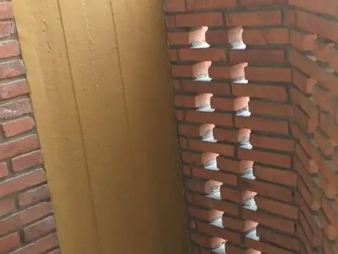 DOS AMBIENTES EN QUILMES CENTRO. MUY BUENA UBICACION. CONSULTE.