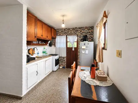 Casa 4 ambientes con 1 baño