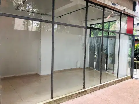 Se alquila local comercial en galeria Pocitos