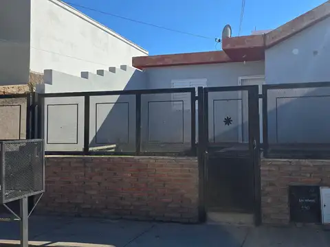 Casa en alquiler c/ cochera en San Luis