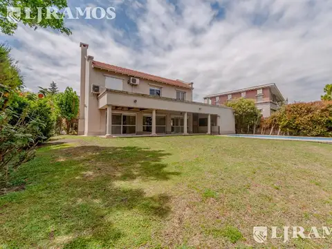 Casa 6 ambientes con 2 baños