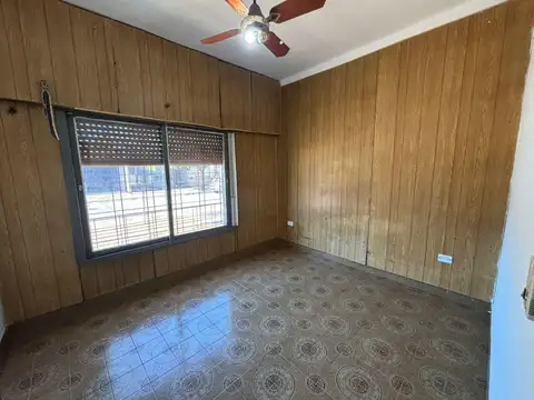 Casa en Alquiler con 2 cocheras