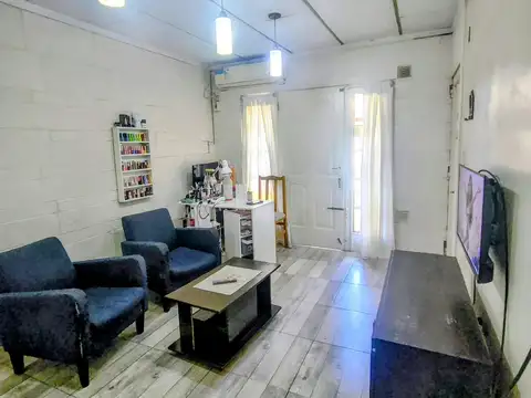 Casa 6 ambientes con 2 baños