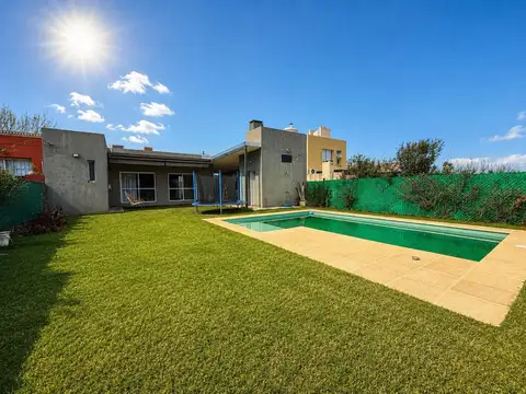 CASA CON PILETA