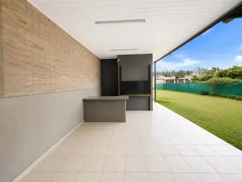 CASA CON PILETA