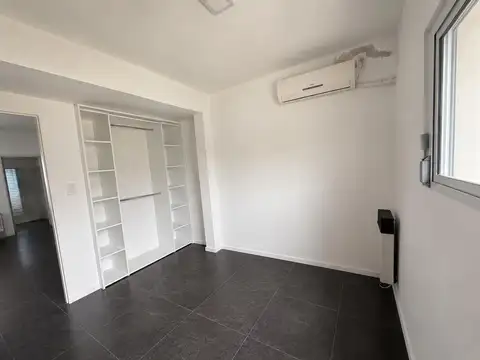 Casa en Alquiler con 2 cocheras