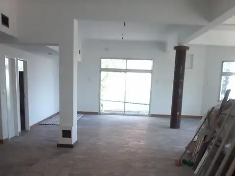 SALON - OFICINAS 200 m2 - 2° piso - MORON CENTRO