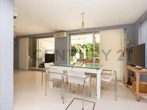 VENTA CASA 5 AMBIENTES EN BARRIO LOS CARDALES COUNTRY CLUB - Acepta permuta
