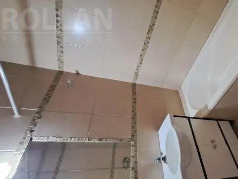 Depto Tipo Casa en Alquiler con 1 cocheras