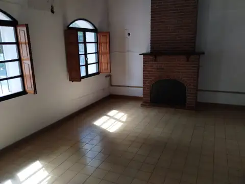 Casa 9 ambientes con 3 baños