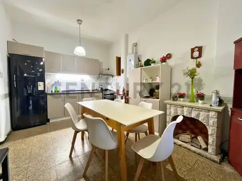 Venta Casa de 2 dormitorios + Departamento independiente en Belgrano, Rosario