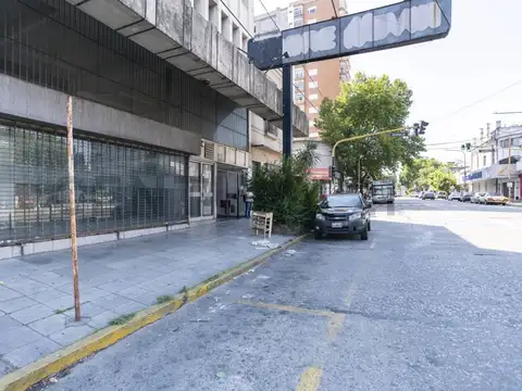 Hipolito Yrigoyen entre Garibaldi y Alem 600, Piso 3