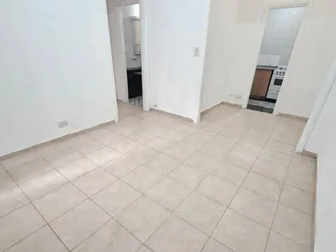Departamento en Alquiler en Parque Chacabuco, $ 680.000