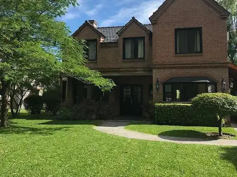 IMPORTANTE Y EXCLUSIVO CHALET EN COUNTRY CLUB EL PARAÍSO  