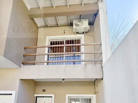 Venta Duplex en Munro - 3 ambientes con cochera, patio, parrilla, jardín, APTO CRÉDITO