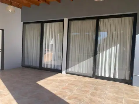 HERMOSA CASA EN VENTA - CLUB DE CAMPO LA TAQUARA  - CAÑUELAS
