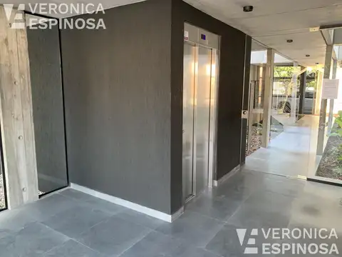Departamento de dos ambientes en venta, Morón. Con baulera y terraza.