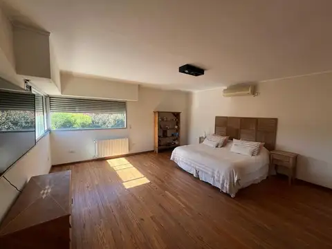 Casa 4 ambientes con 4 baños