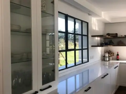 Casa en Venta con 4 cocheras