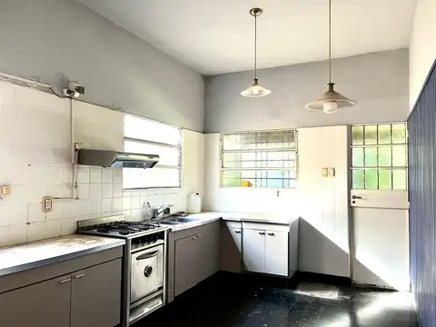CASA TIPO  AMERICANA 4 AMBIENTES - APTO CRÉDITO -  EN HAEDO NORTE -4 CUADRAS DE LA ESTACIÓN DE HAEDO