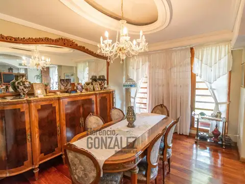 Casa en Venta con 2 cocheras