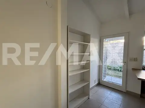 Casa en Alquiler con 1 cochera