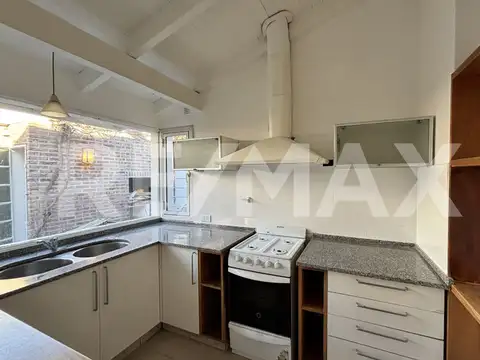 Casa 6 ambientes con 2 baños