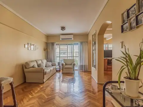 Departamento de 7 Ambientes con Cochera en Flores
