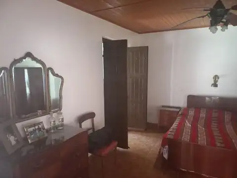 Casa 6 ambientes con 2 baños