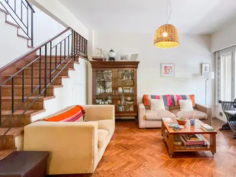 Casa 6 ambientes con 2 baños