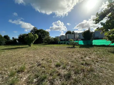 Venta de Lote en Barrio Angosto City Bell