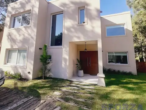  Venta de casa 4 ambientes en Barrio Costa Esmeralda
