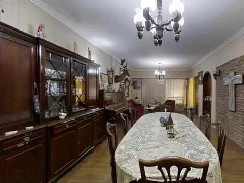 Casa en Venta con 2 cocheras