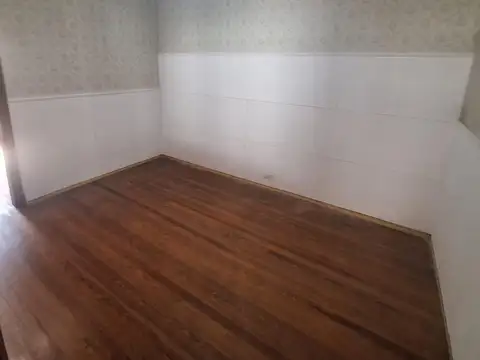 CASA 4 AMBIENTES CON PATIO Y GARAJE SAN MARTIN CENTRO