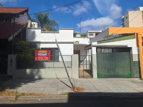 CASA 4 AMBIENTES CON PATIO Y GARAJE SAN MARTIN CENTRO