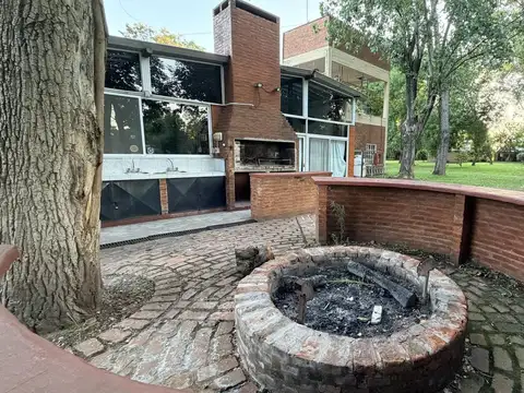 Casa en Venta con 2 cocheras