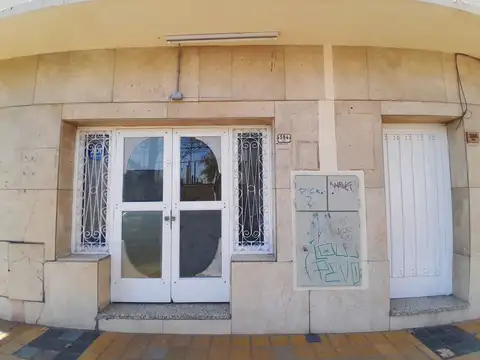 Local comercial con sótano 90m2 capital