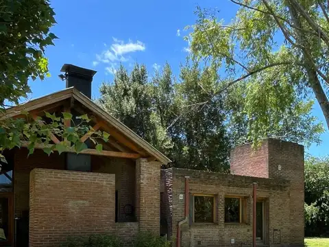 Casa en Venta con 2 cocheras