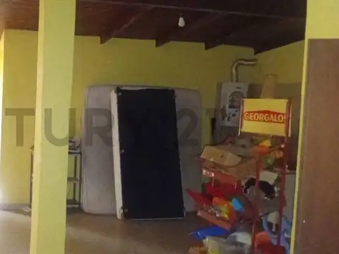 Casa  a reciclar + terreno en venta en Remedios de Escalada